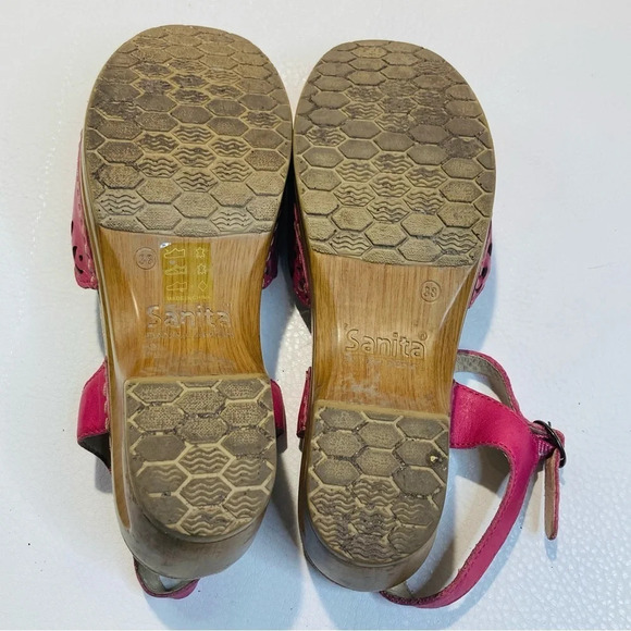 SANITA Sz 38 Leather Laser Cut Out On the Toe Cap Buckle Closure Clogs Sandals - Picture 8 of 15